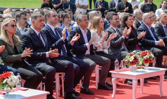 Başkan Tugay’dan Bayraklı’ya müjdeler