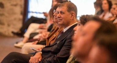 Başkan Tugay’dan Otizm Sempozyumu’nda müjde