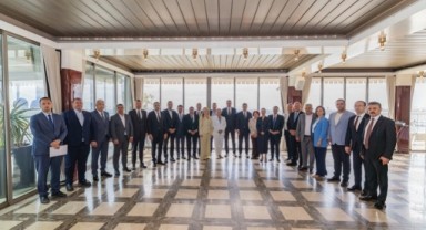 CHP İzmir'de belediye başkanları zirvesi