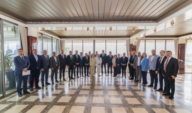 CHP İzmir'de belediye başkanları zirvesi