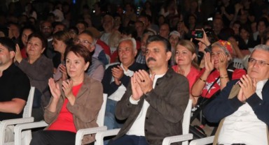 Dikili’de, 19 Mayıs coşkusu meydanlara taştı