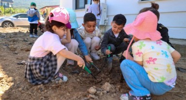 Minik öğrenciler Tarım Okulu’nda doğayla buluştu