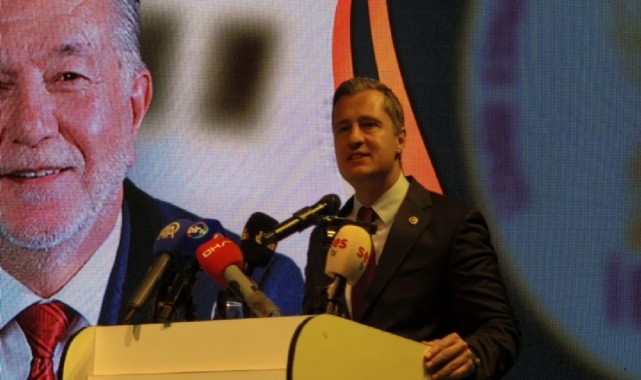 Yücel’den Esnaf Odası’nda AKP'ye yanıt: Bu kürsü siyasi propaganda yerli değil!