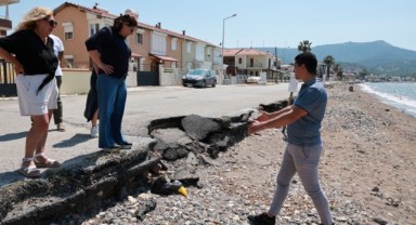 Başkan Fıçı Gencelli Ve Yenifoça’da Sahil Düzenleme Çalışmaları İçin Sahadaydı