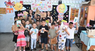 Başkan Tugay’dan Kiraz ve Aliağalı çocuklara karne hediyesi
