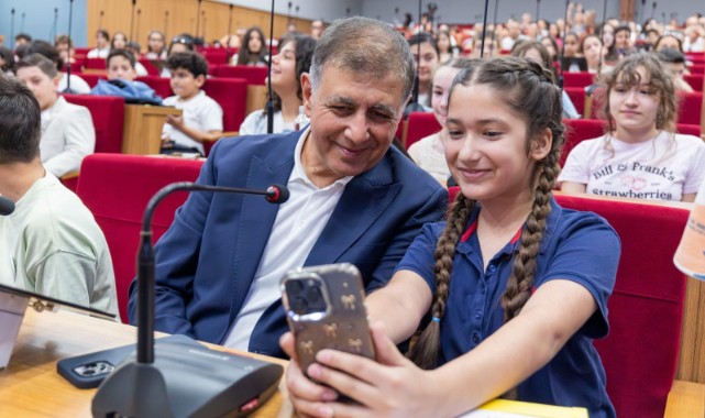 Çocuklar İzmir’in yönetiminde söz sahibi