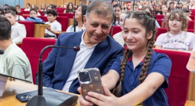 Çocuklar İzmir’in yönetiminde söz sahibi