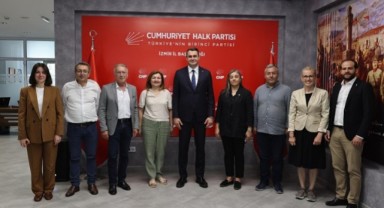 İzmir Demokrasi Bileşenleri'nden Özgür Özel'e destek