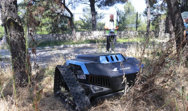 Konak’tan teknolojik adım: Ot biçme robotu sahada