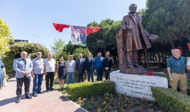 Nazım Hikmet Karşıyaka’da şiirleriyle anıldı