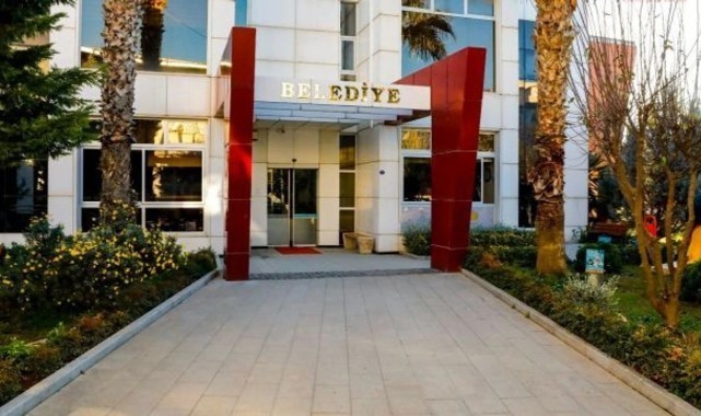 Seferihisar Belediyesi'ne operasyon: Başkan Yardımcısı dahil 6 kişi gözaltına alındı