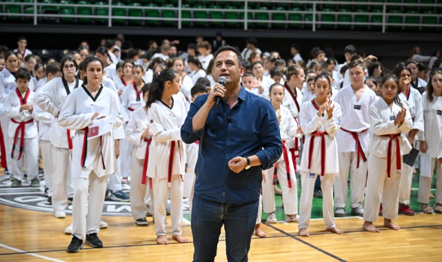 Başkan Eşki’den gençliği koruyan ailelere övgü