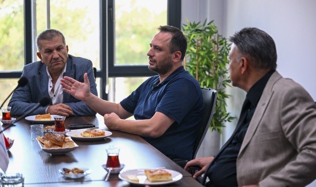 Başkan Eşki kendi evinde