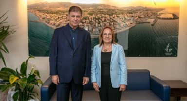Başkan Tugay Güzelbahçe'de esnaf ve vatandaşlarla buluştu