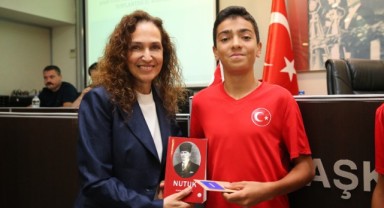 Başkan Ünsal’dan Karşıyaka’nın altın çocuklarına ödül