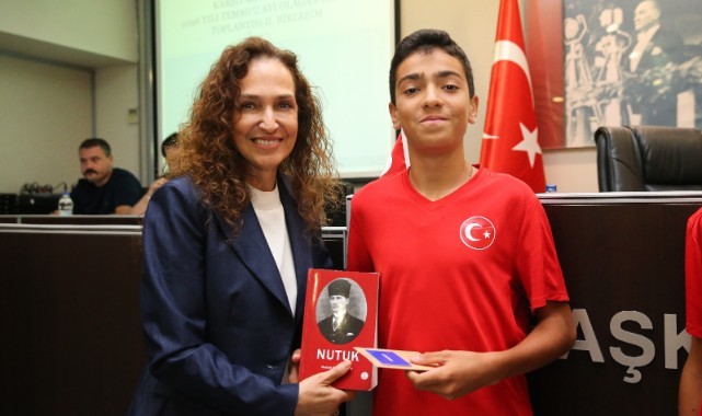 Başkan Ünsal’dan Karşıyaka’nın altın çocuklarına ödül