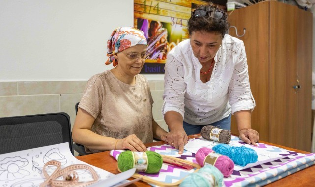 Bornova Belediyesi’nin El Sanatları Kursu Kanser Hastası Yeliz’e Umut Oldu
