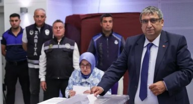 Buca Belediye Başkan Vekili Hüseyin Benzer kararını verdi! CHP'de kalıyor