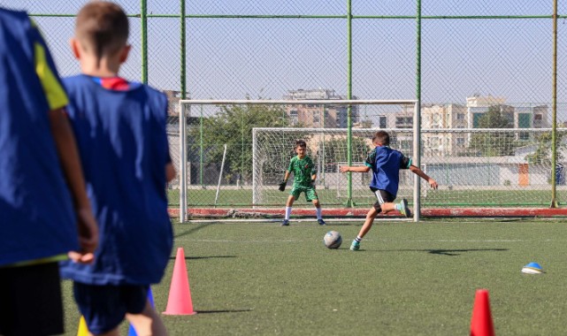 Buca’da yaz tatili futbolla renkleniyor