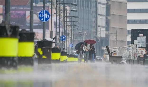 İzmir'e yaz yağmuru geliyor