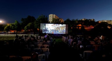 Karabağlar'da açıkhava film keyfi
