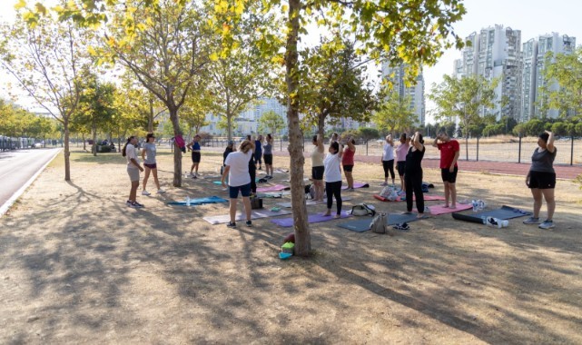 Karşıyaka’da ücretsiz sabah sporuna yoğun ilgi