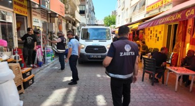 Konak zabıtasından kaldırım işgallerine karşı sıkı denetim