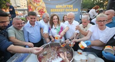 Yüzlerce Karşıyakalı aşurenin bereketini paylaştı