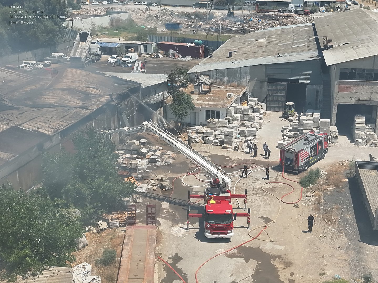 Bayraklı’daki yangın büyümeden kontrol altına alındı