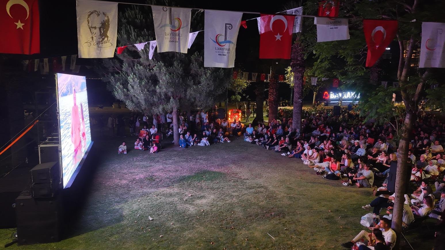 Bayraklı'da açık hava sinema günleri devam ediyor