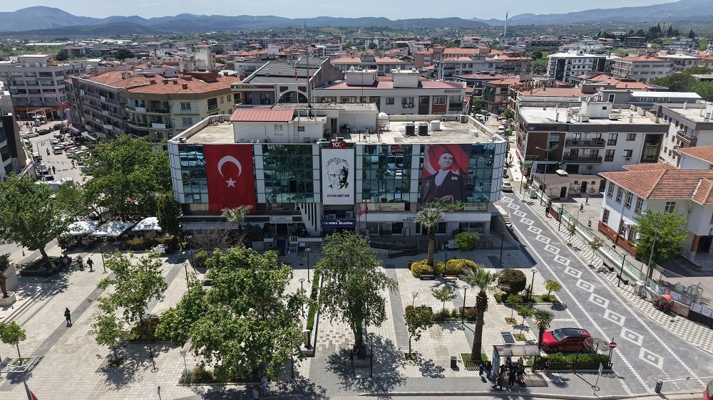 Menderes Belediyesi'nden açıklama: "Adil bir şekilde sürecin tamamlanmasını umuyoruz"