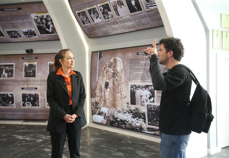 Karşıyaka’da rehberli turlar yeni rotayla devam ediyor: “Atatürk’ün Adımlarıyla Karşıyaka”