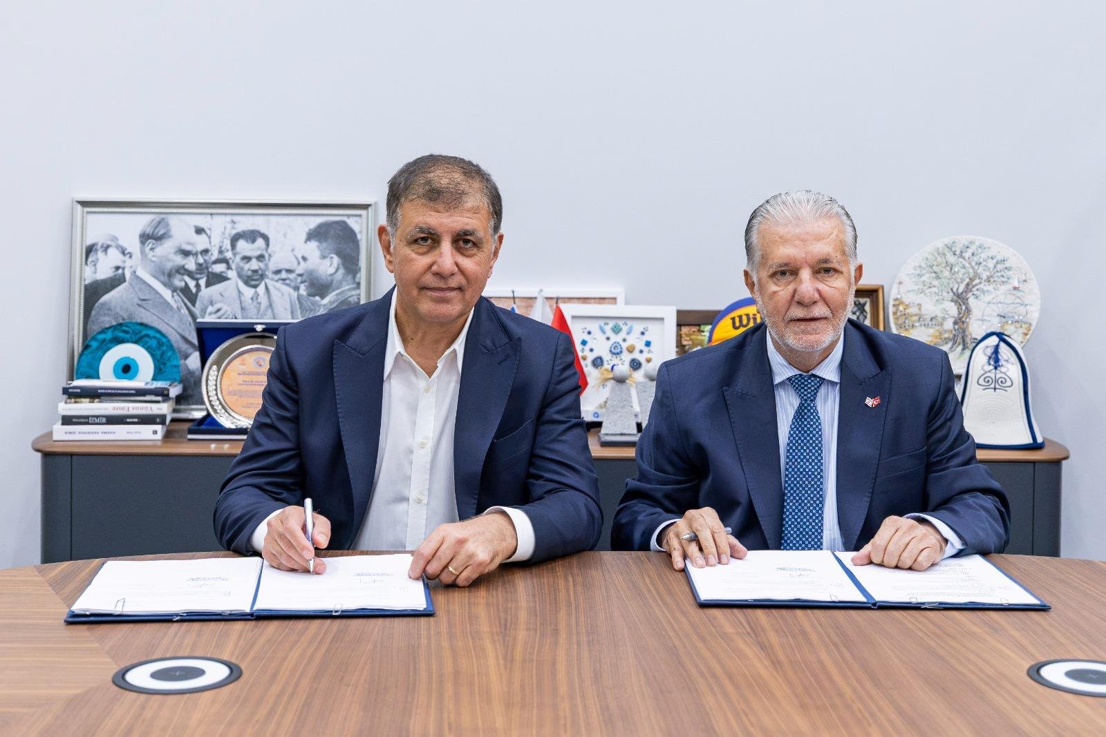İzmir’de mezarlıklarda yeni dönem