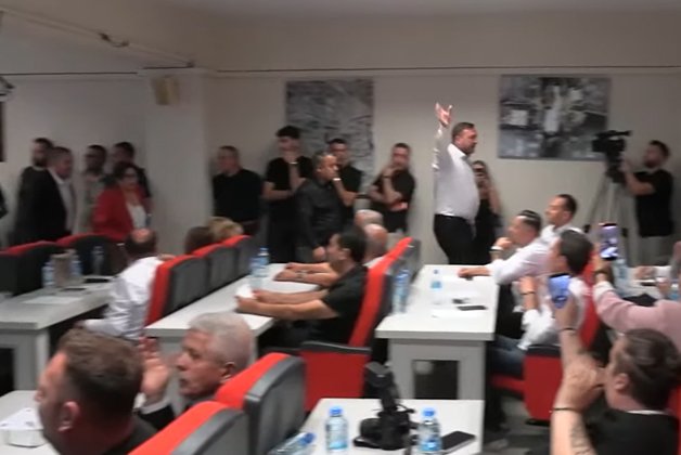 Menderes Belediyesi Başkan Vekili seçiminde üçüncü tur düzenlendi