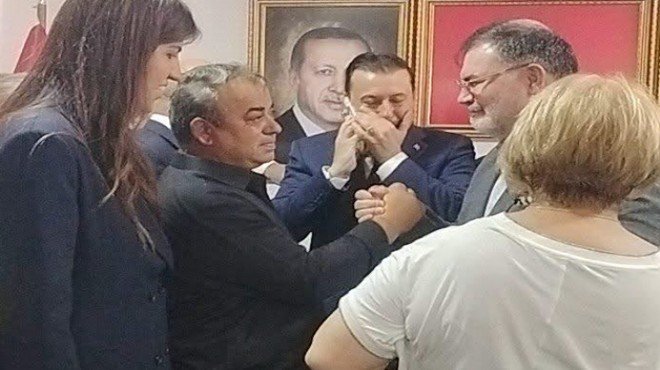 Menderes'te AKP kutlamasına CHP'li meclis üyesi de katıldı