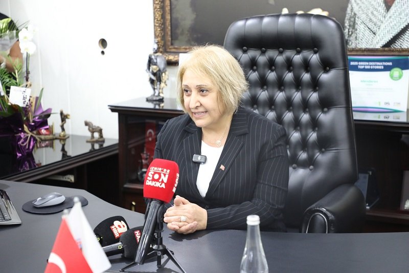Menderes’in İlk Kadın Başkanı Koltuğa Oturdu
