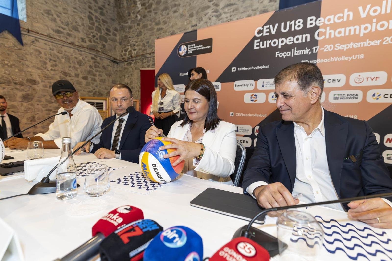 Avrupa’nın genç voleybol yıldızları Foça’da ter dökecek