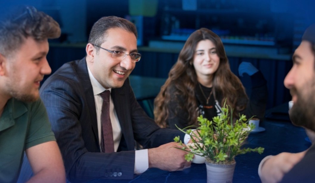 Balçova’dan Üniversiteyi Kazanan Gençlere Cep Harçlığı Desteği