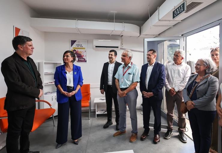 Karabağlar ‘da örnek hizmet: Gönüllü Danışmanlık ve Test Merkezi