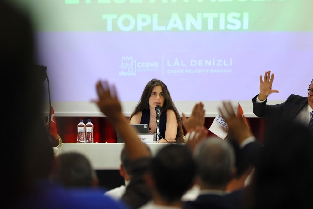 Çeşme Meclisi’nden sokak hayvanları, gençler ve yaş almış vatandaşlar için önemli kararlar
