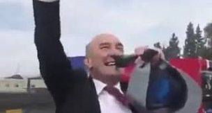 Başkan Soyer'in annesini görünce yaşadığı heyecan sosyal medyaya damga vurdu... İşte o anlar